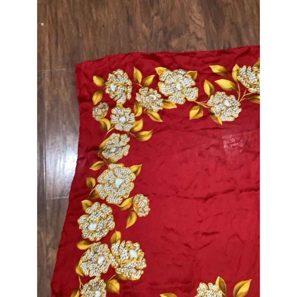 Chanel Silk Scarf : Floral